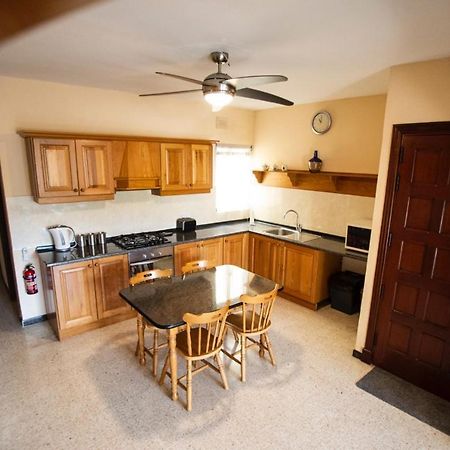 סיינט פול ביי Apartment 5 Mins Away From The Beach. מראה חיצוני תמונה